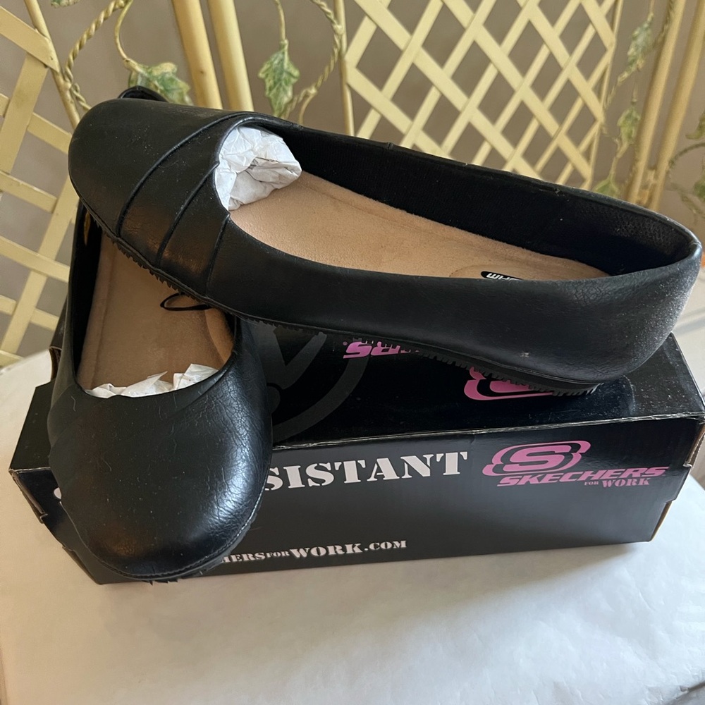 Skechers Sip Resistant Women's Classic Black Loafers Size 8 NWOT